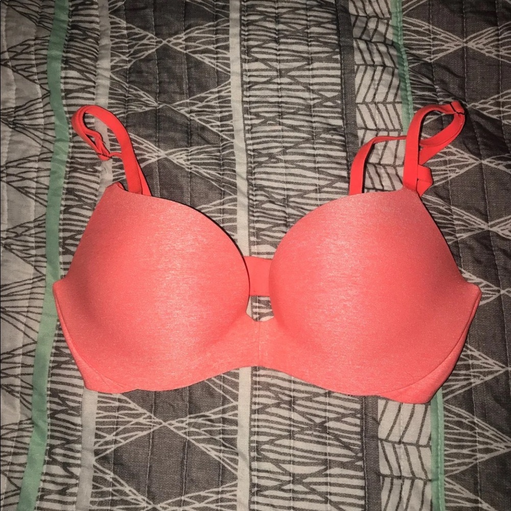 🌼NWOT VS Pink Push Up Bra🌼